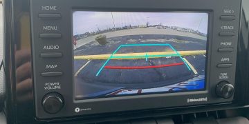 Backup Camera With Projected Path Vs Dynamic Gridlines