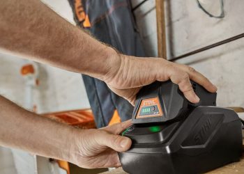 How to Remove Stihl Battery from Charger