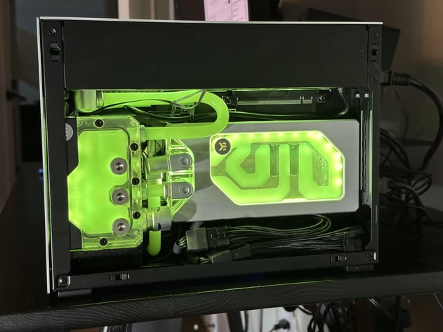 Lian Li A4 H20 Custom Loop